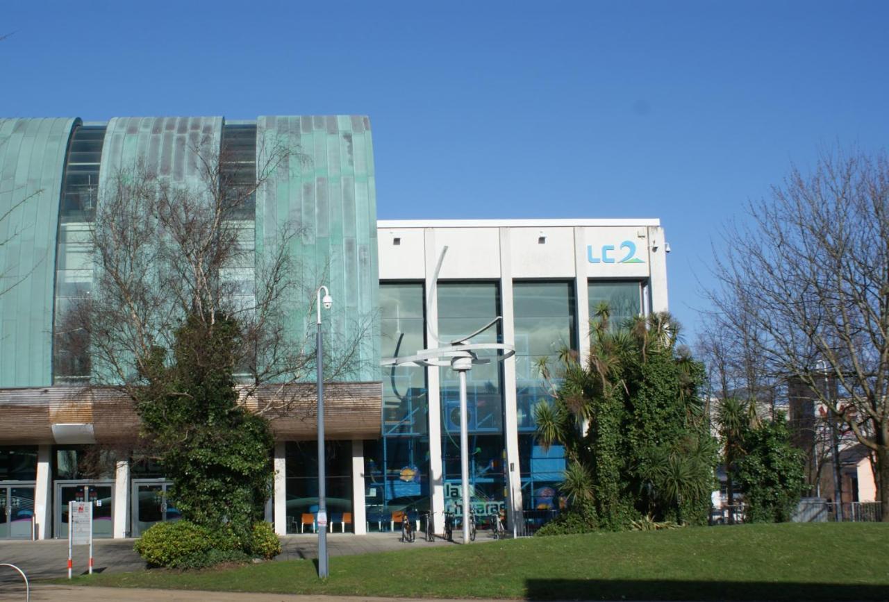 Coastal City Rooms - Waterfront Swansea Exterior photo